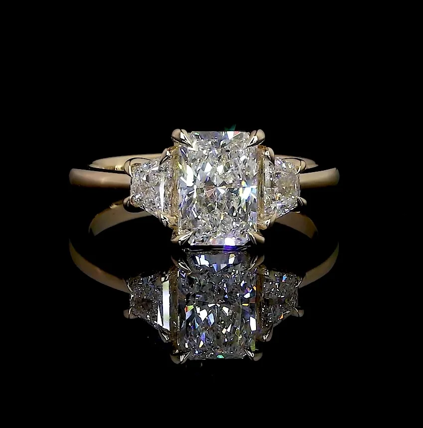 2.72 Cts 14k Yellow Gold Radiant Shape 3 Stones Ring - Video