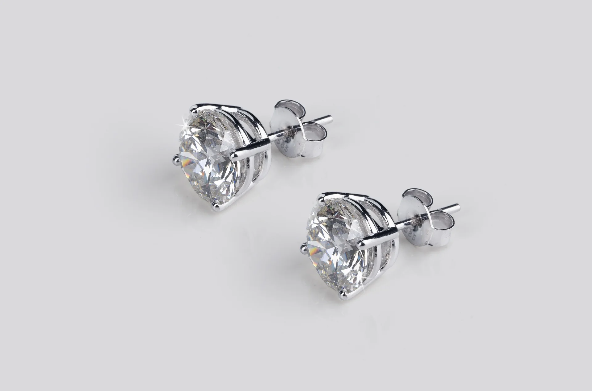 10.1 Cts 14k White Gold Round Shape Martini Earring - Image 3