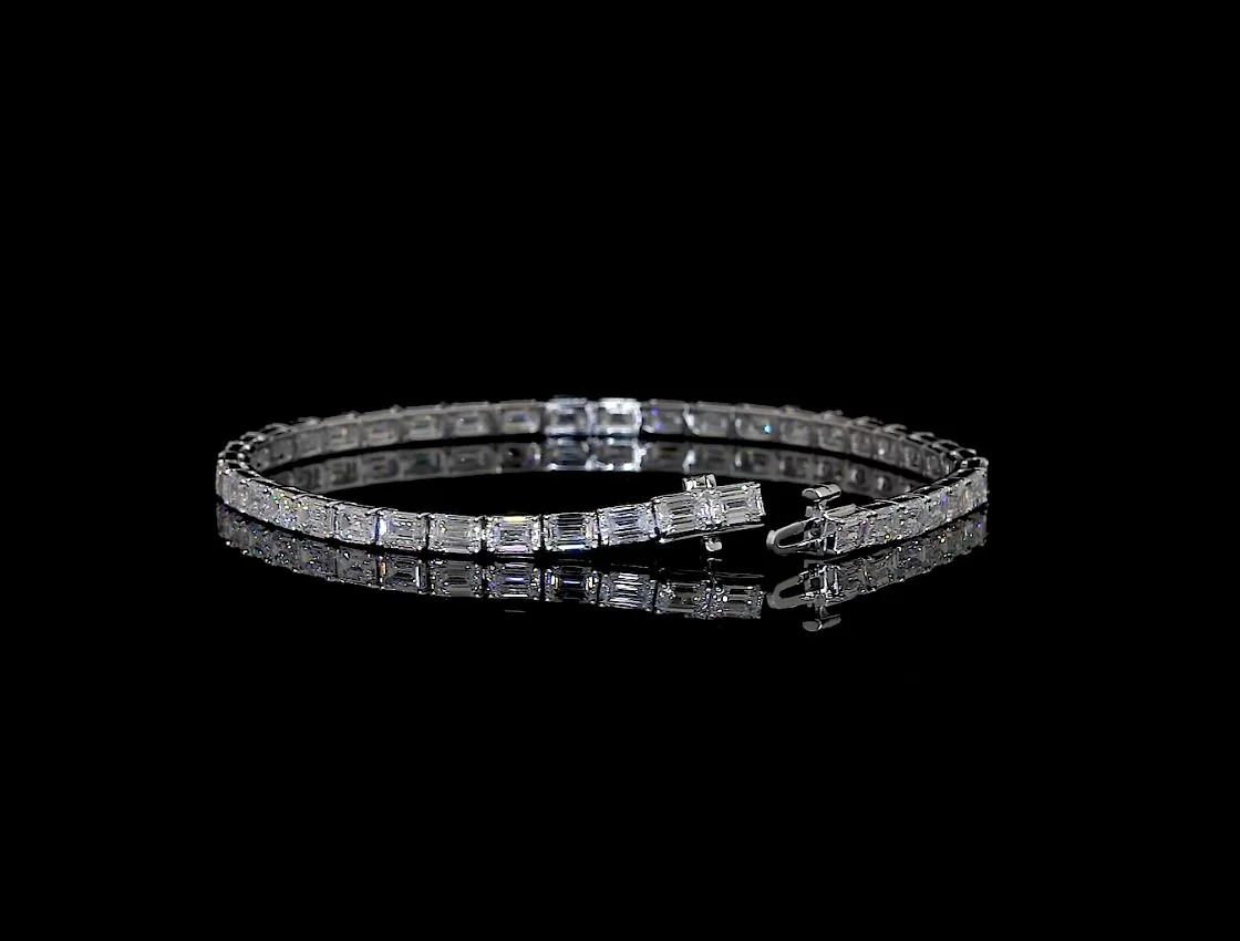 5.47 Cts 14k White Gold Emerald Shape Tennis Bracelet - Image 3