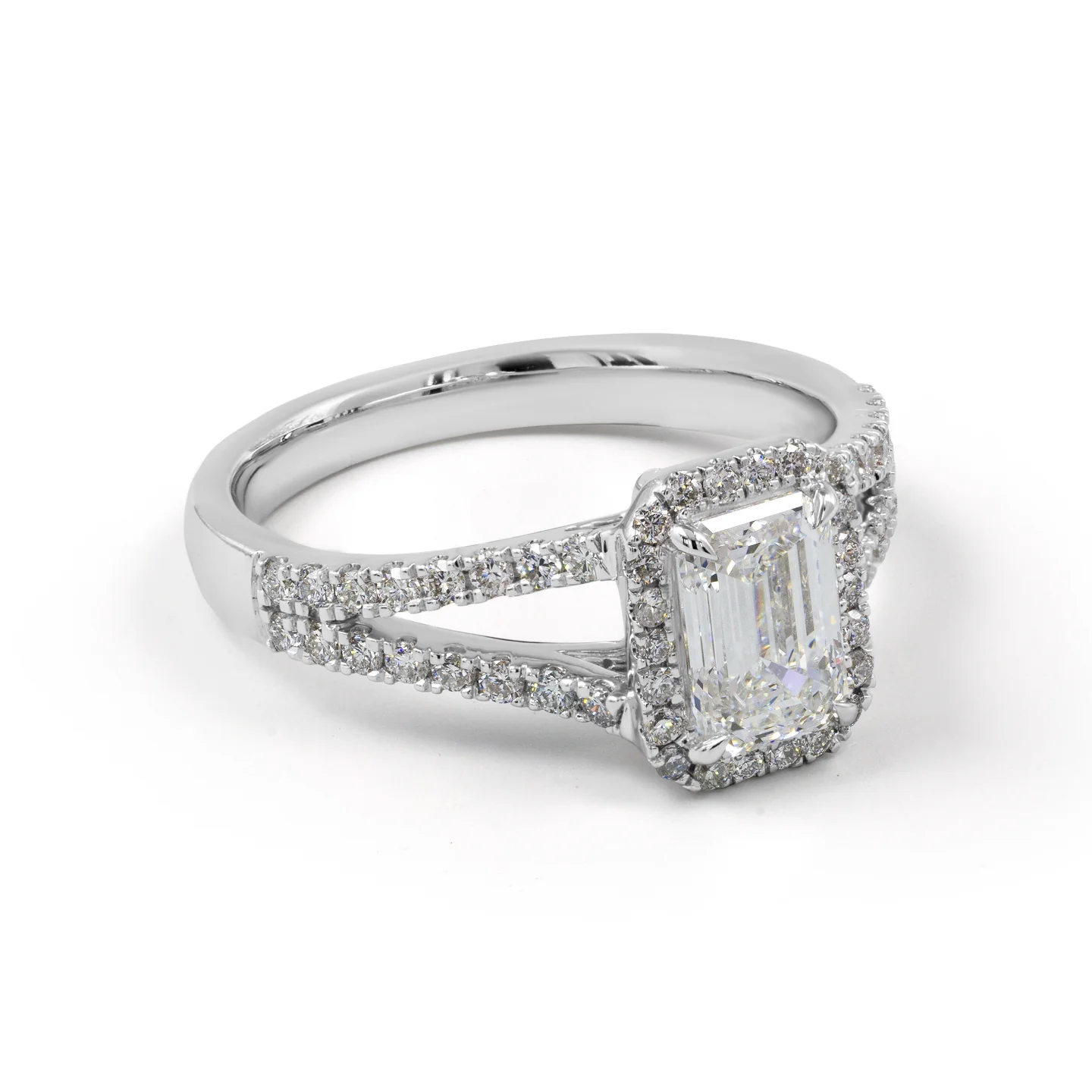 4.04 Cts 14k White Gold Emerald Shape Split Shank Ring - Image 4