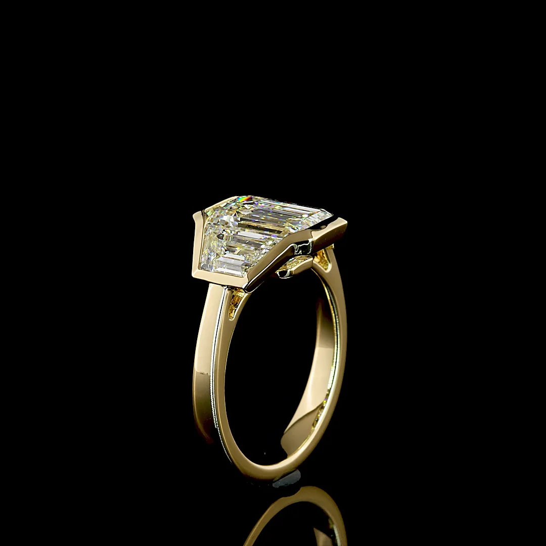 4.53 Cts 14k Yellow Gold Emerald Shape 3 Stones Ring - Image 4