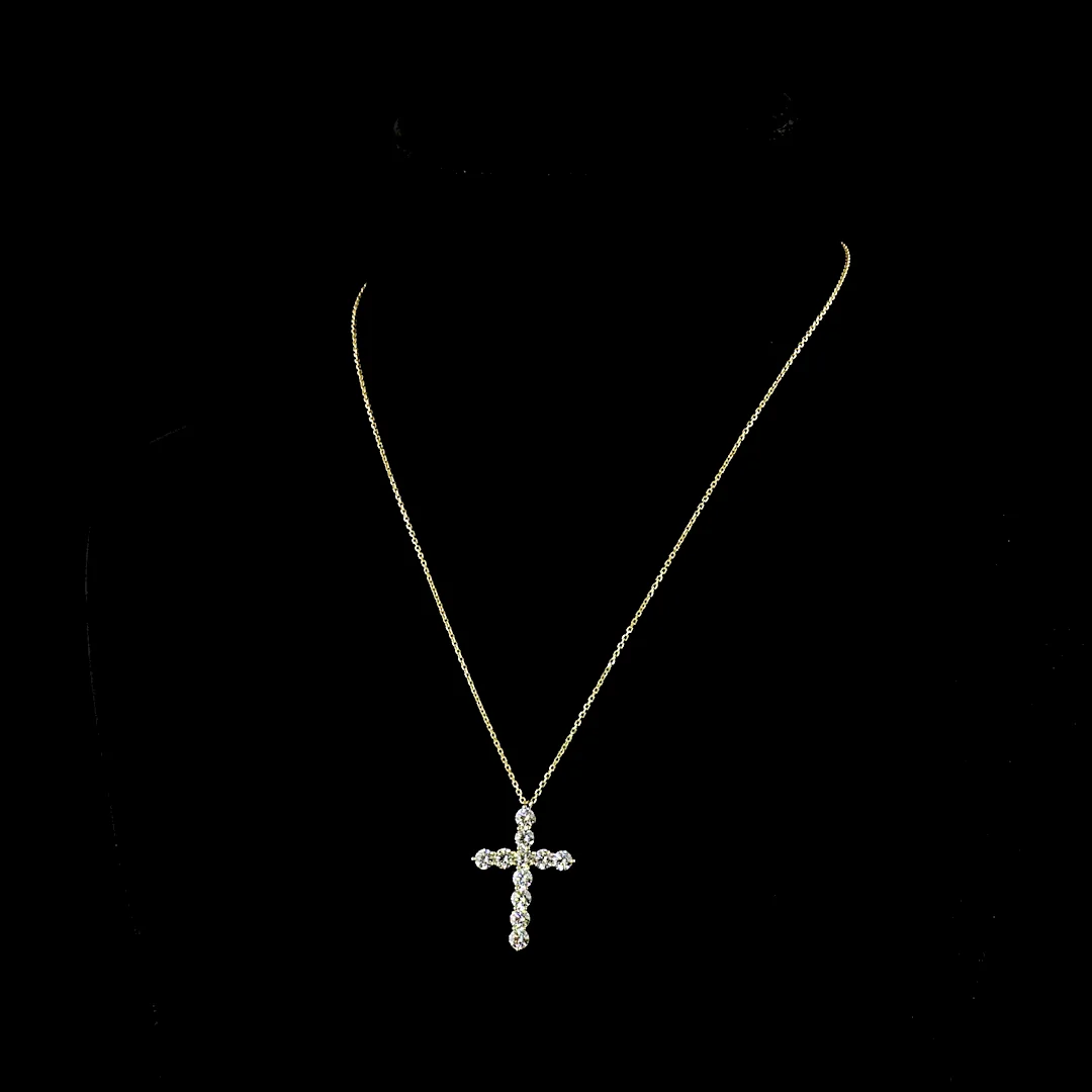 1.94 Cts 14k Yellow Gold Round Shape Symbol Pendant - Video