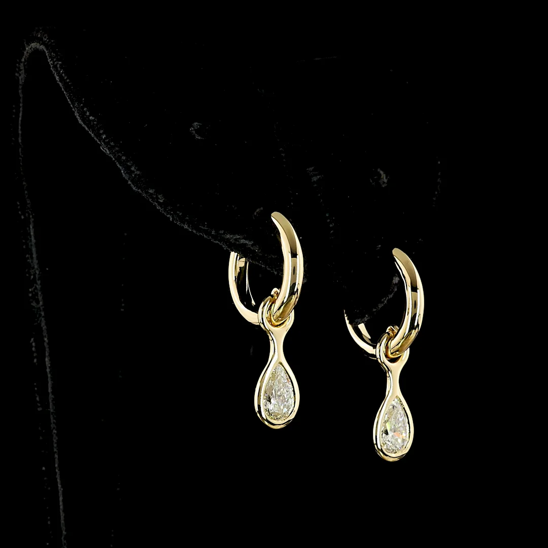 1.09 Cts 14k Yellow Gold Pear Shape Hanging Earring - Image 2