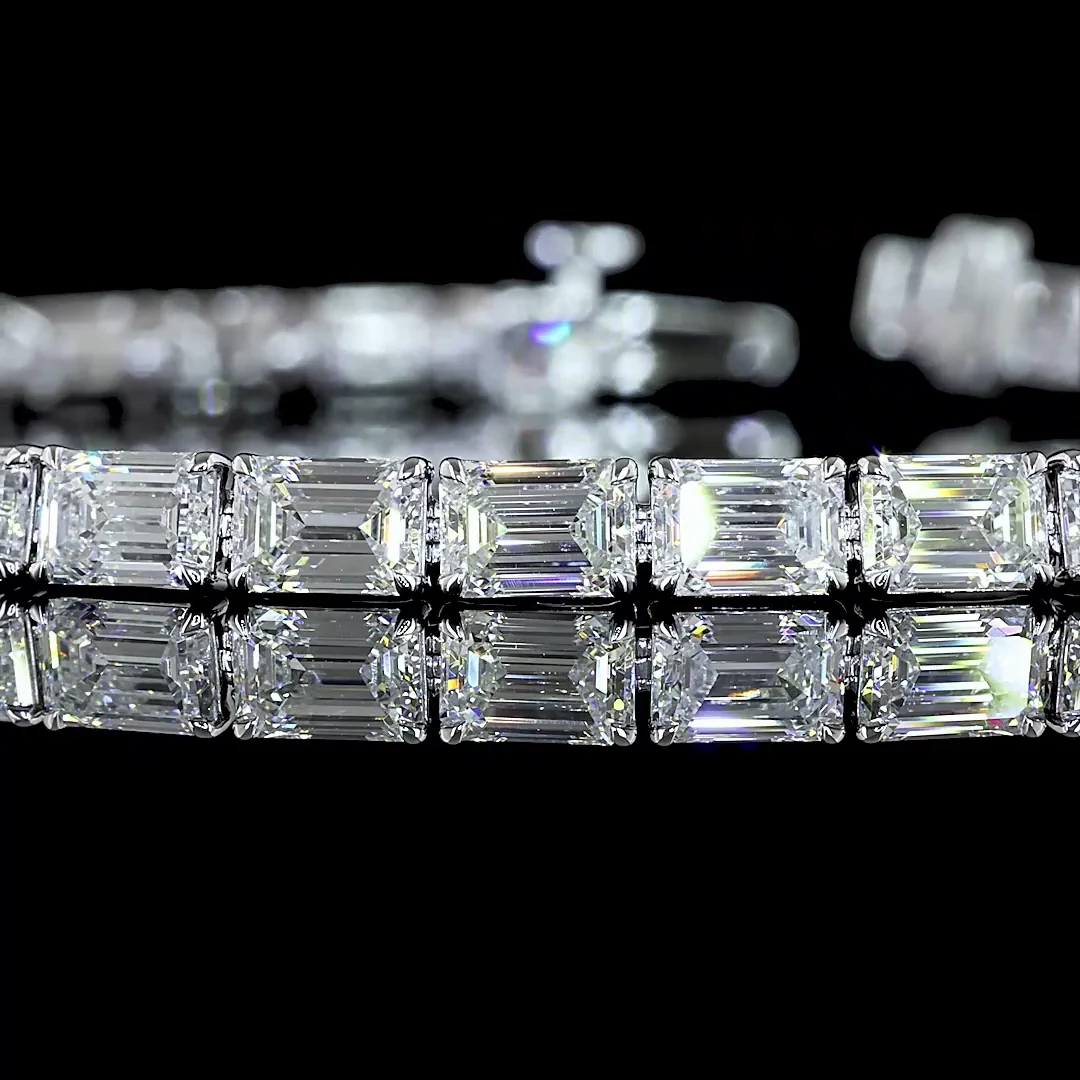 11.36 Cts 14k White Gold Emerald Shape Tennis Bracelet - Image 2