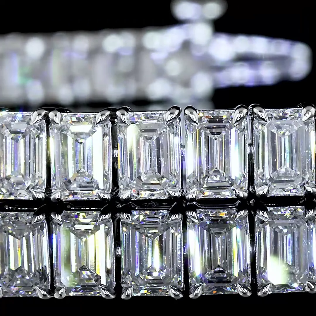 12.37 Cts 14k White Gold Emerald Shape Tennis Bracelet - Image 2