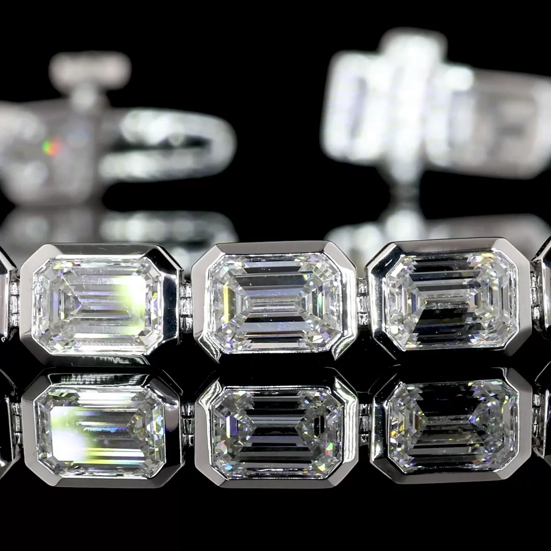 9.92 Cts 14k White Gold Emerald Shape Tennis Bracelet - Image 2