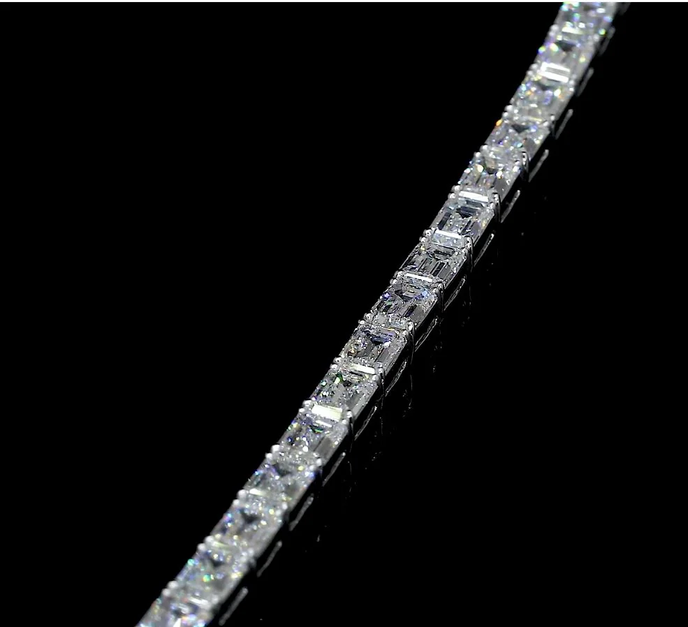 8.35 Cts 14k White Gold Emerald Shape Tennis Bracelet - Image 4