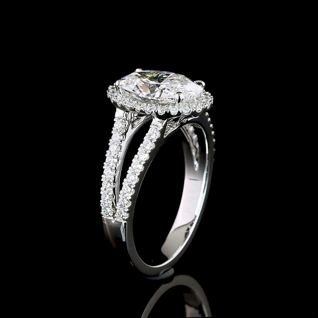 2.64 Cts Platinum Oval Shape Split Shank Ring - Image 4