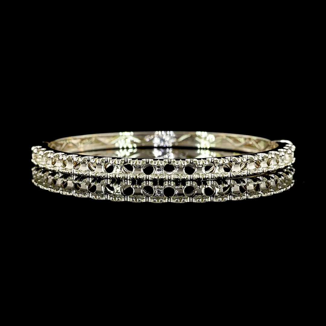 4.5 Cts 18k White Gold Round Shape Bangles Bracelet - Video