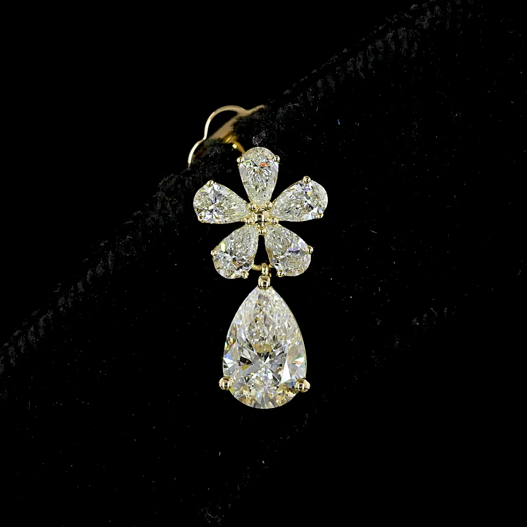 1.98 Cts 14k Yellow Gold Pear Shape Hanging Earring - Image 3