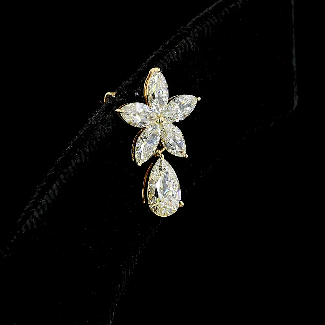 3.25 Cts 14k Yellow Gold Pear Shape Hanging Earring - Image 2