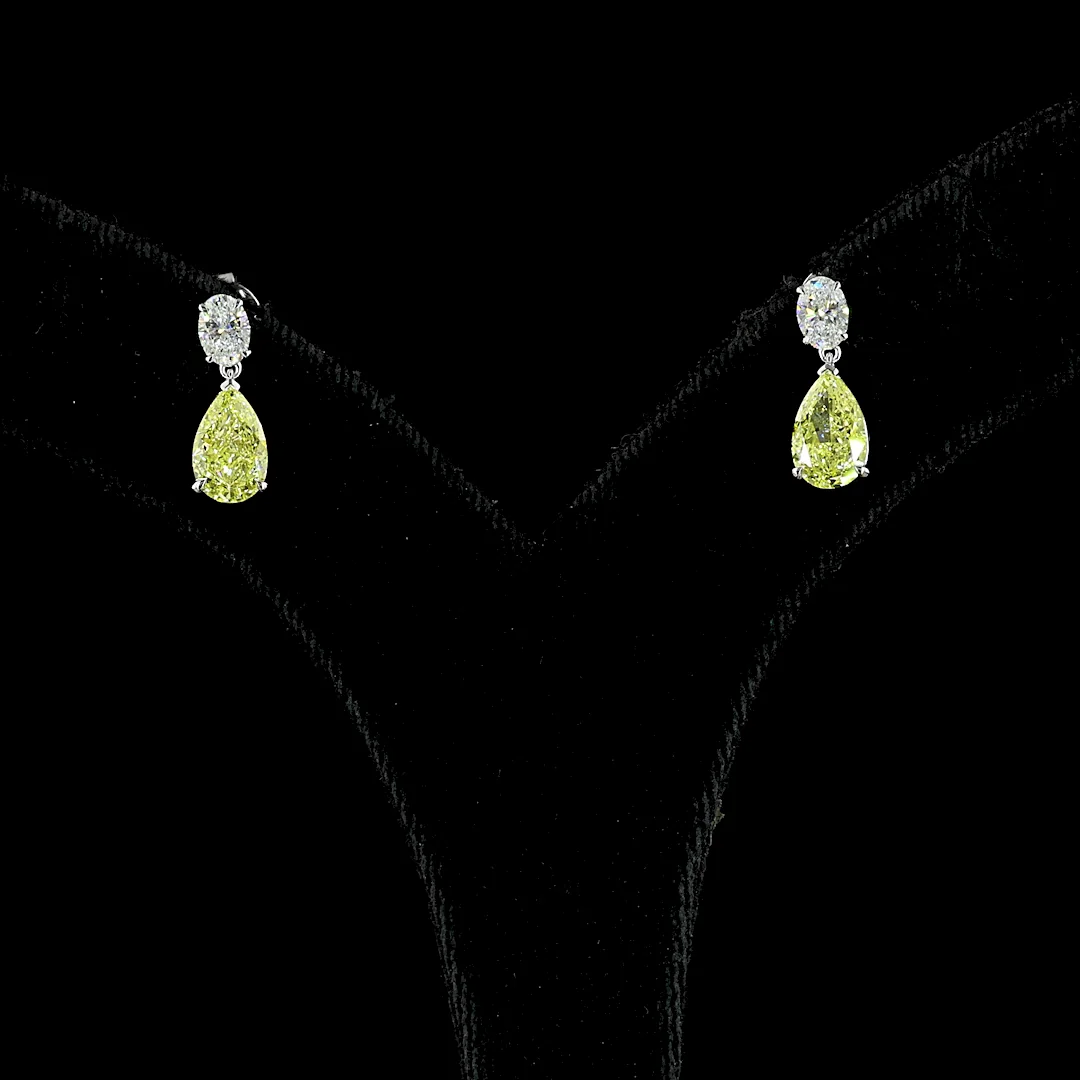 2.62 Cts 14k White Gold Pear Shape Hanging Earring - Image 3