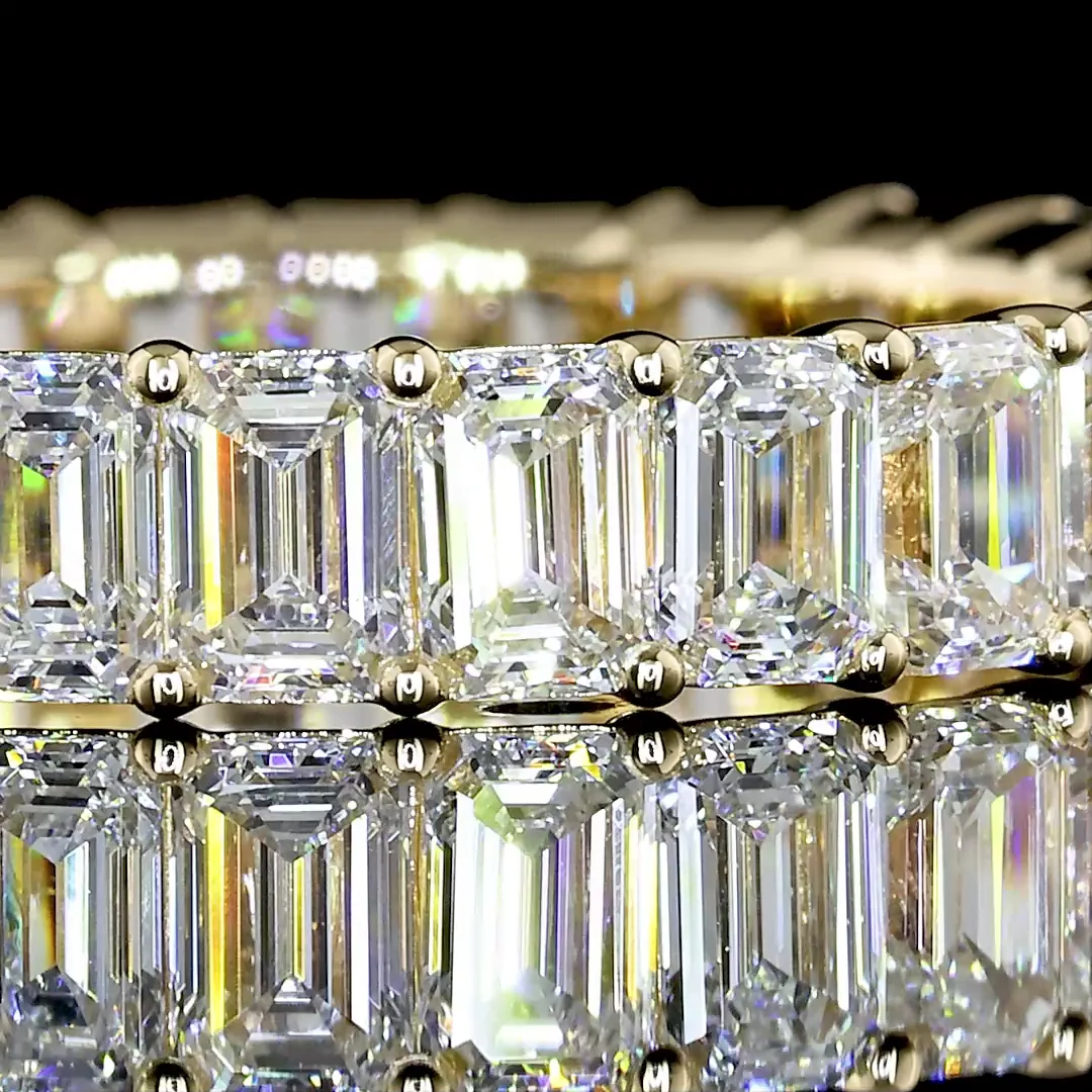 3.12 Cts 14k Yellow Gold Emerald Shape Eternity Band Ring - Image 3