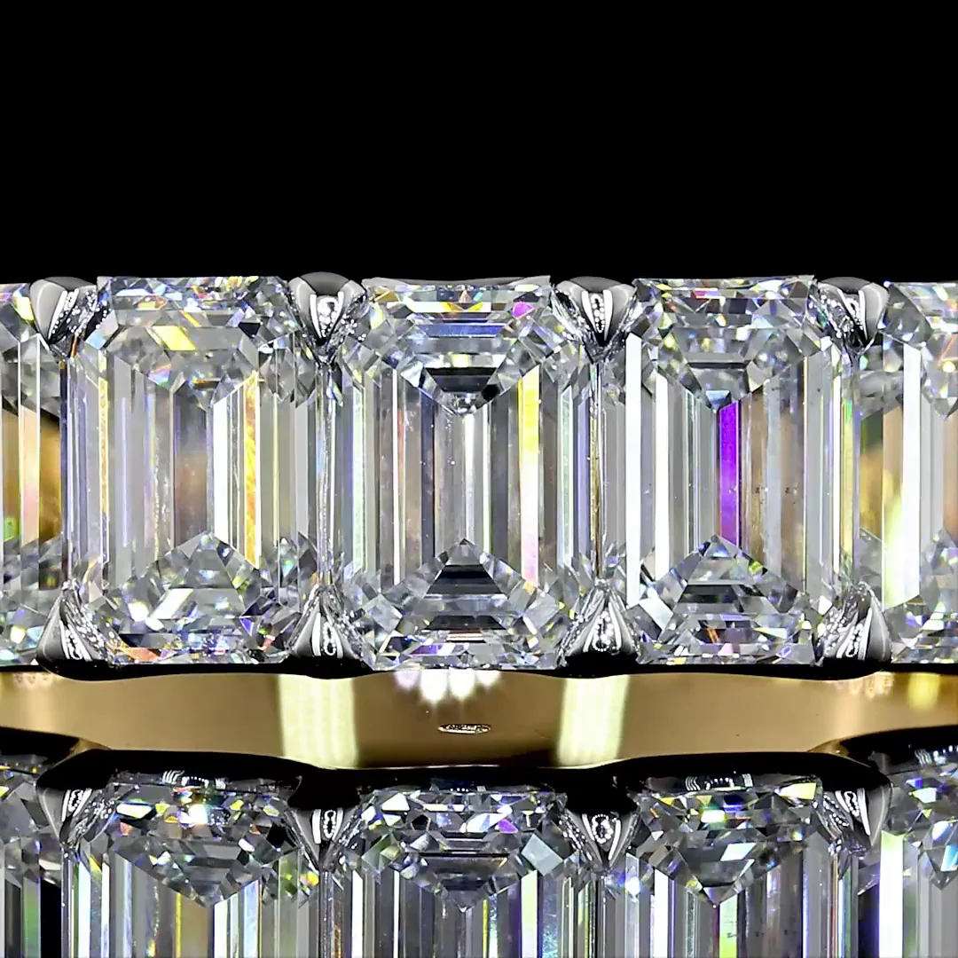 2.77 Cts 18k Two Tone Emerald Shape 7 Stones Eternity Band - Image 3