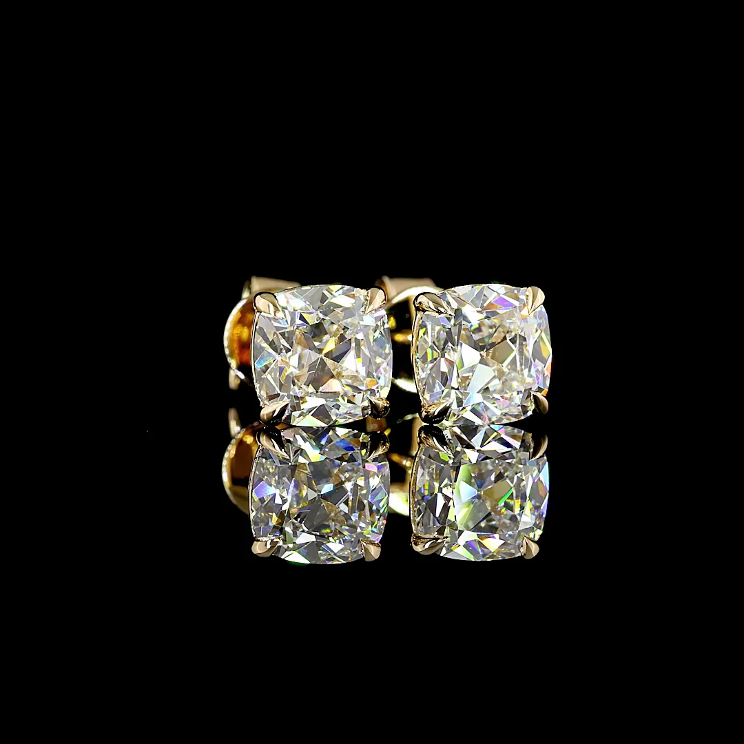 7.03 Cts 18k Yellow Gold Square Antique Cushion Shape Hanging Earring - Video