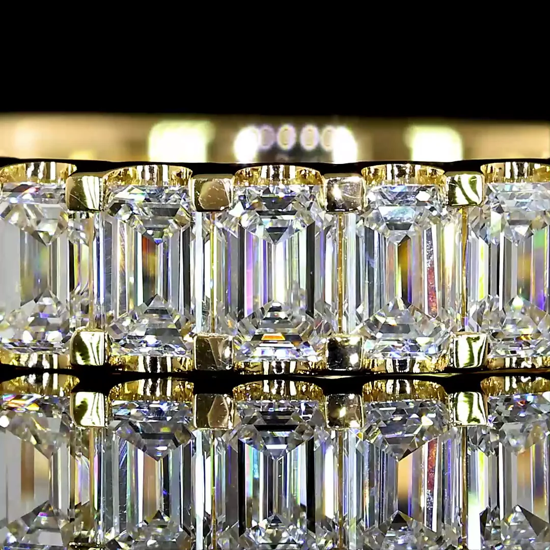 1.31 Cts 18k Yellow Gold Emerald Shape Half Eternity Eternity Band - Image 3