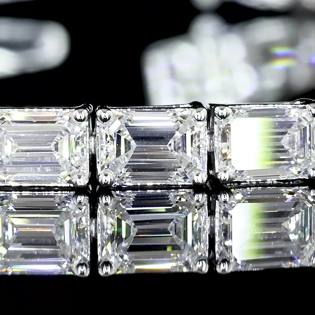 8.1 Cts 14k White Gold Emerald Shape Tennis Bracelet - Image 2