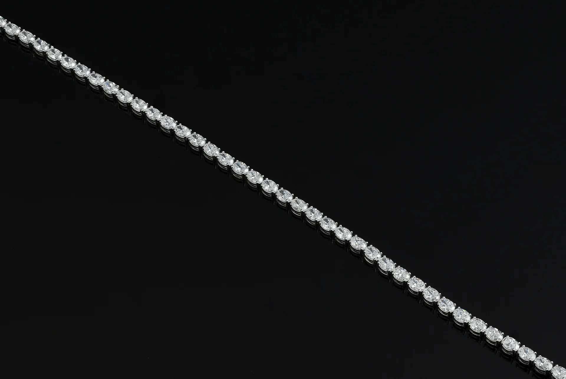 10.23 Cts 14k White Gold Oval Shape Tennis Bracelet - Image 2