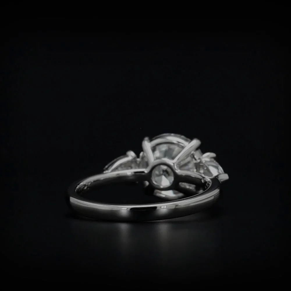 1.86 Cts 14k White Gold Round Shape 3 Stones Ring - Image 3