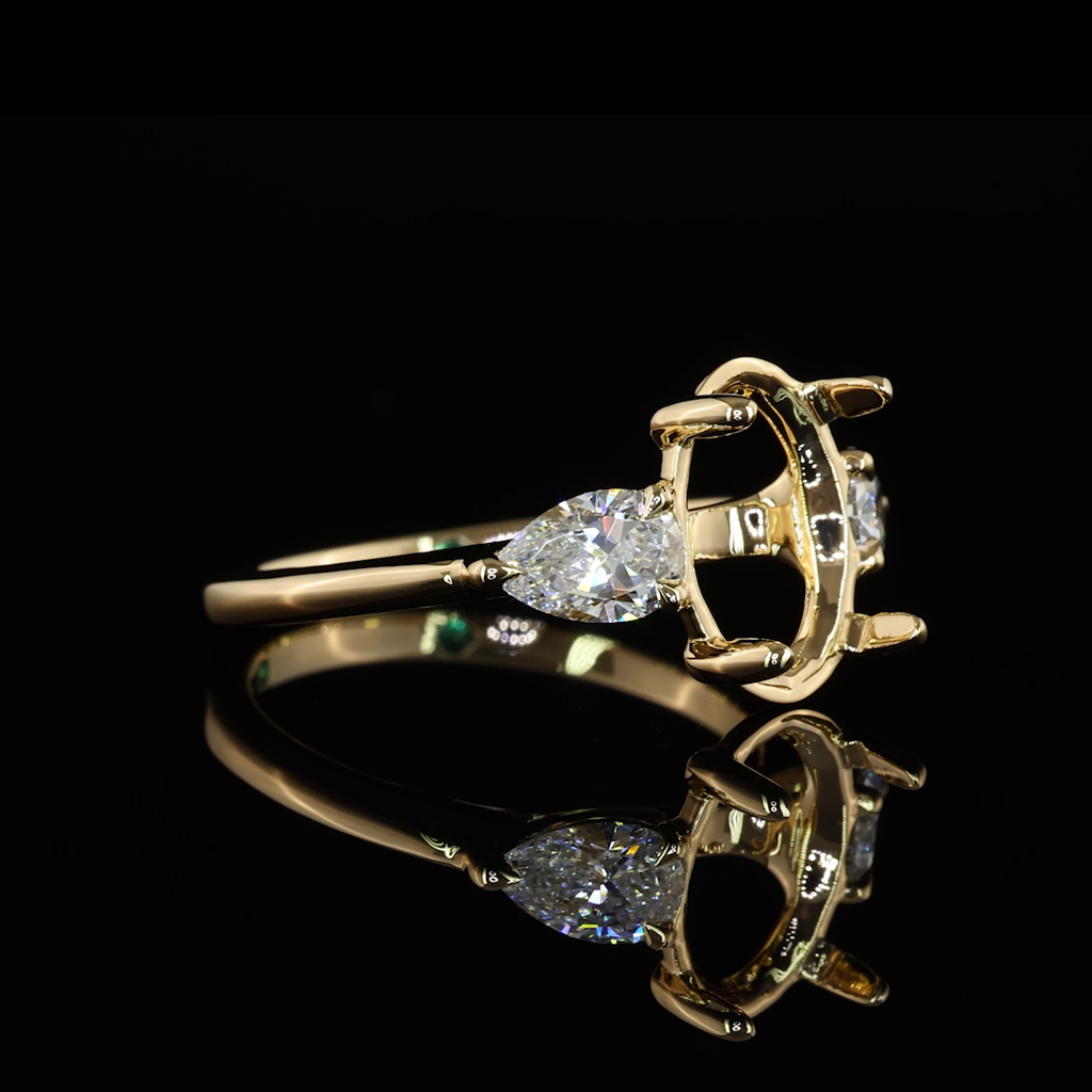 0.71 Cts 18k Yellow Gold Shape 3 Stones Ring - Image 3