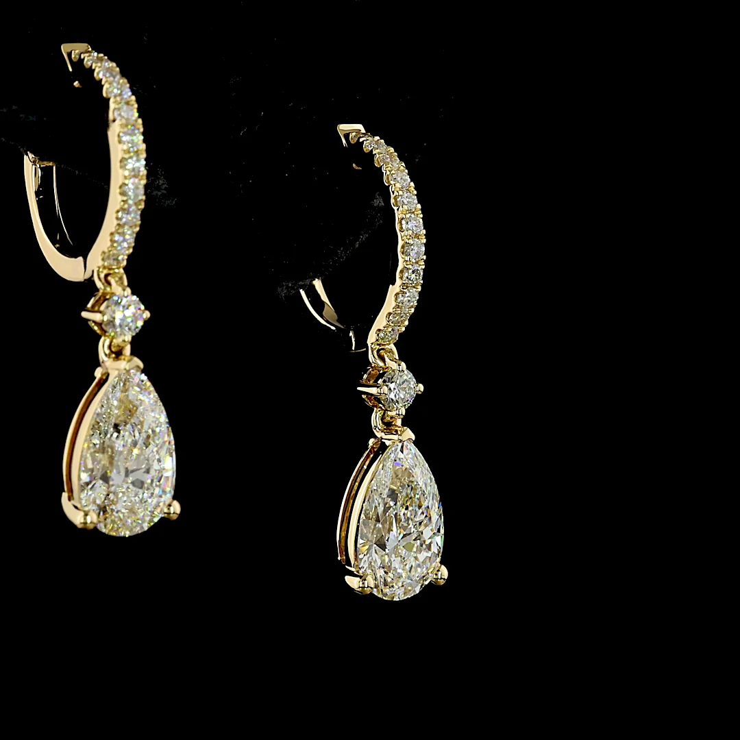 2.74 Cts 14k Yellow Gold Pear Shape Hanging Earring - Image 4