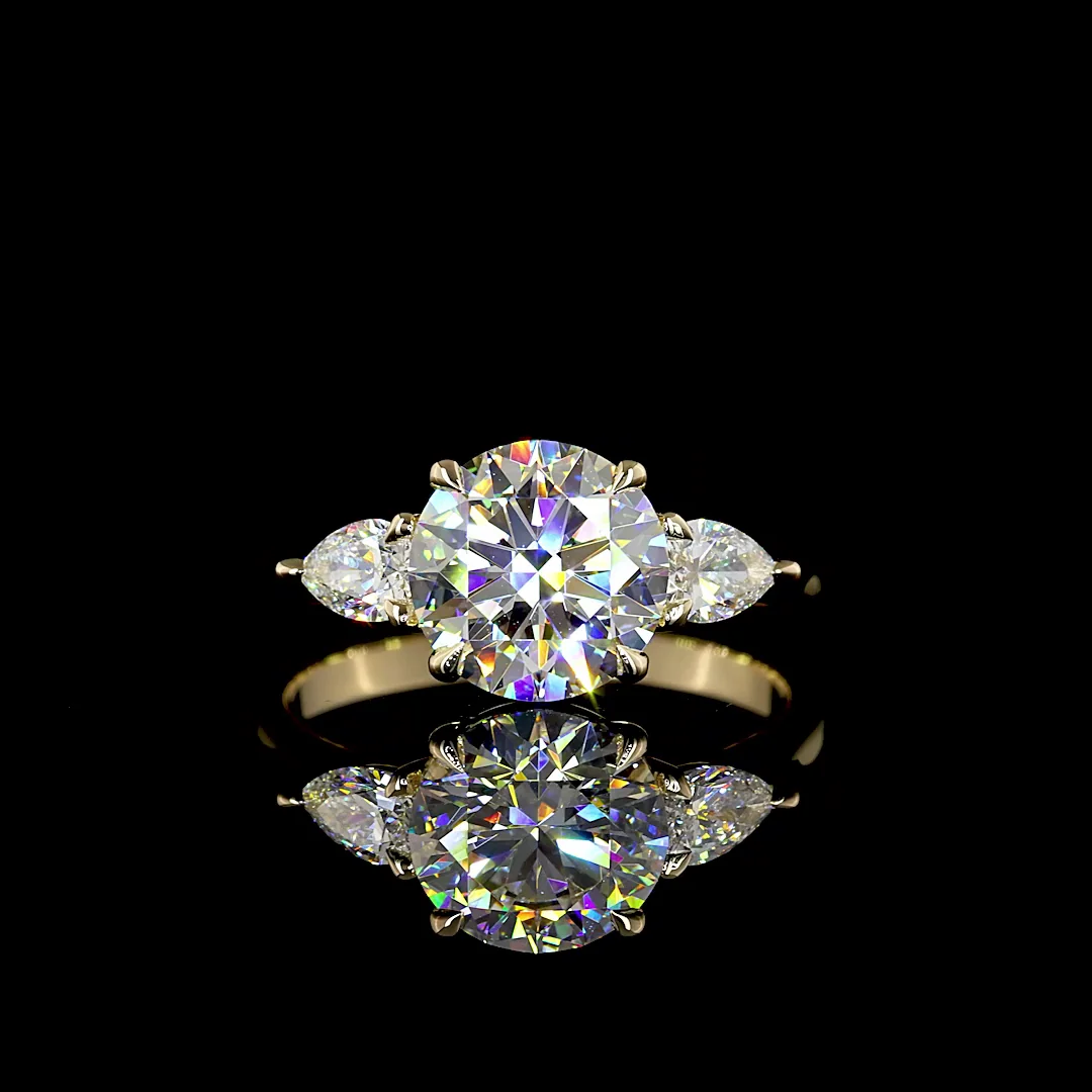 2.71 Cts 14k Yellow Gold Round Shape 3 Stones Ring - Video