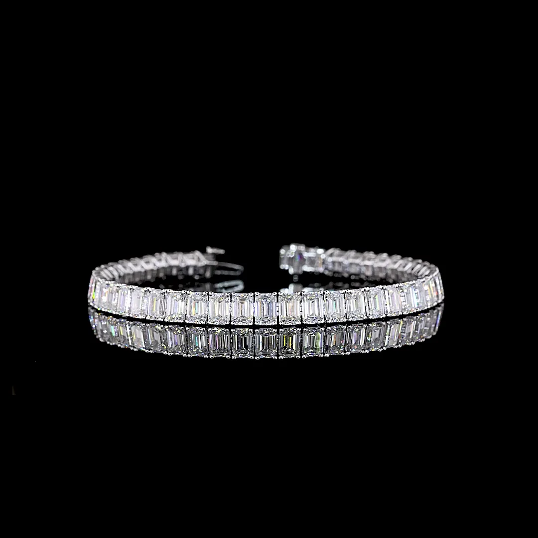 18.53 Cts 14k White Gold Emerald Shape Tennis Bracelet - Video