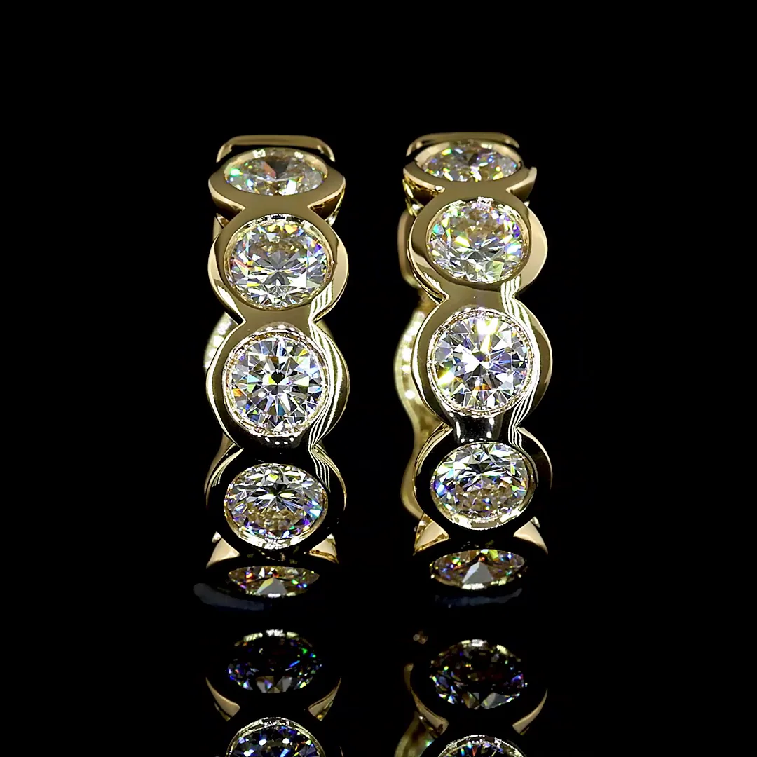 1.92 Cts 14k Yellow Gold Round Shape Huggies Earring - Video