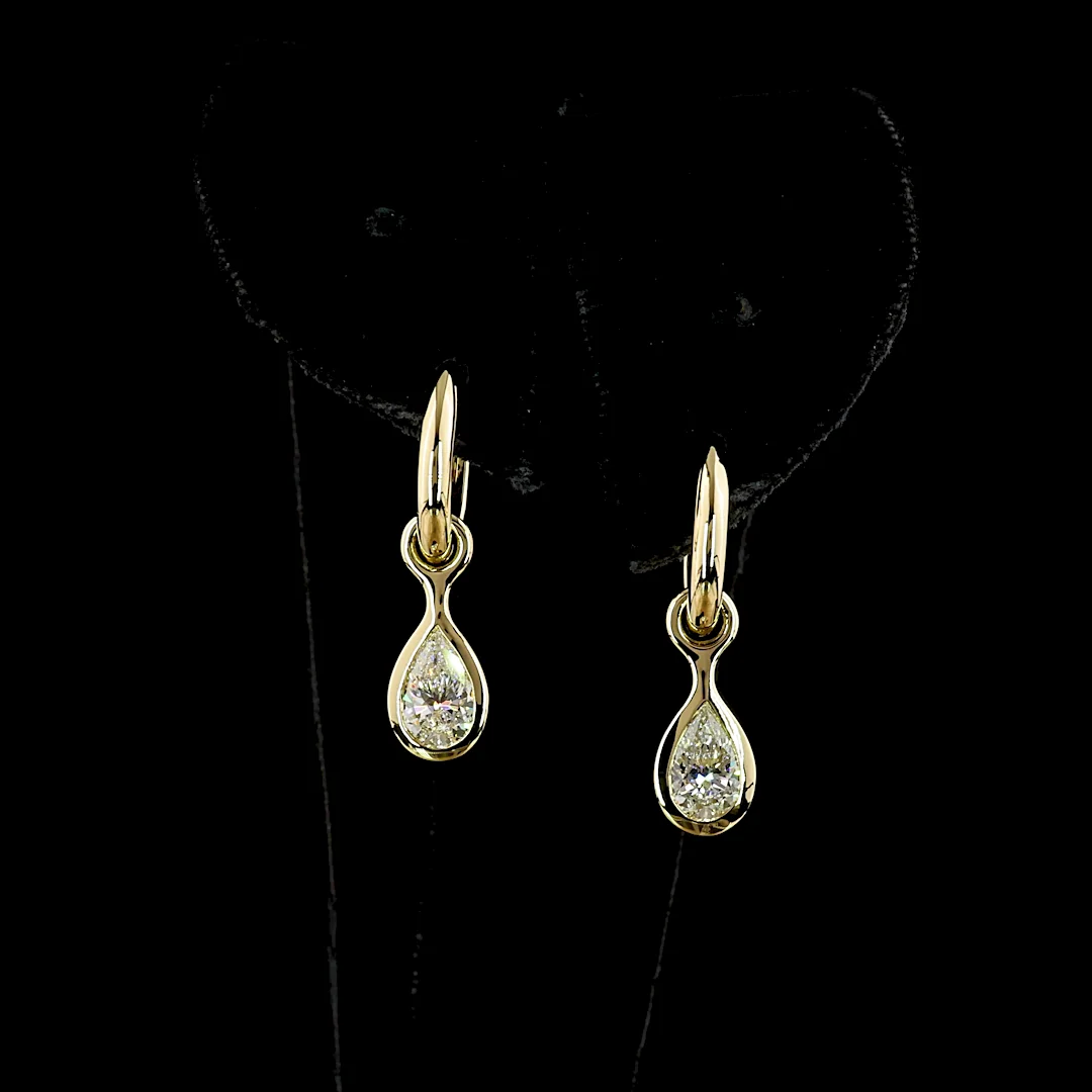 1.56 Cts 14k Yellow Gold Pear Shape Hanging Earring - Video