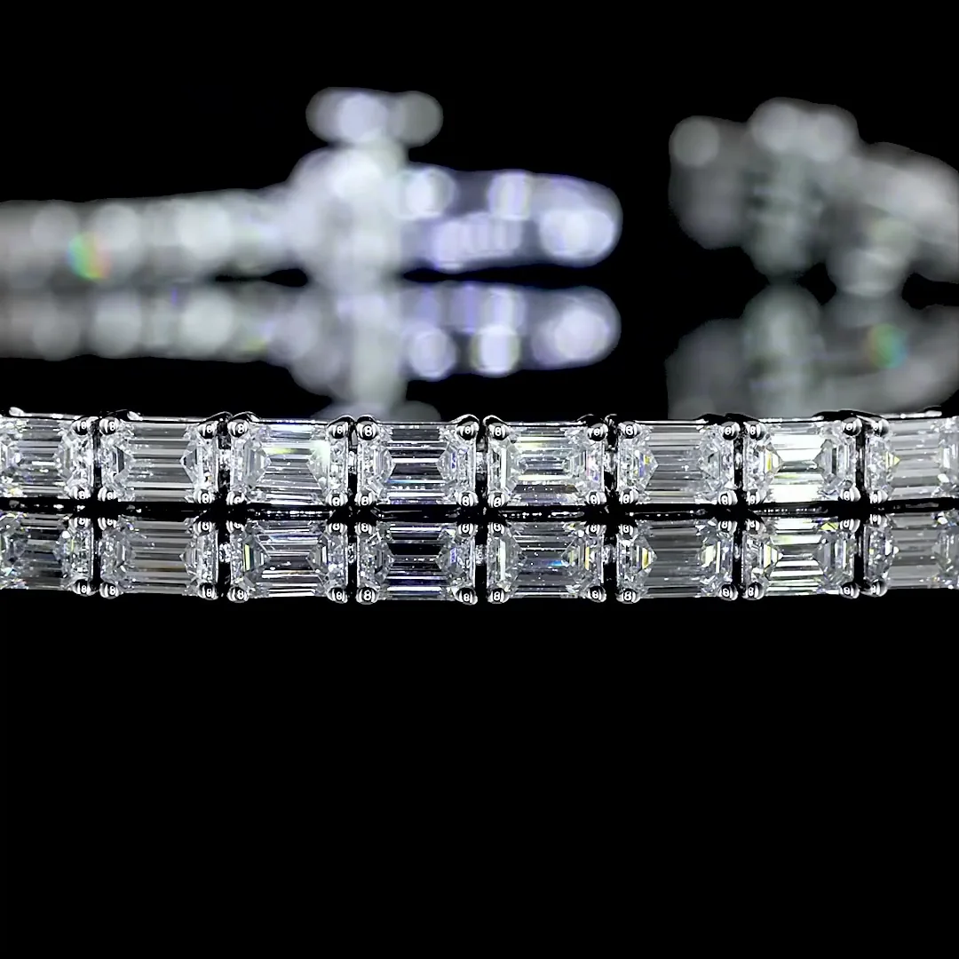 2.98 Cts 14k White Gold Emerald Shape Tennis Bracelet - Image 2