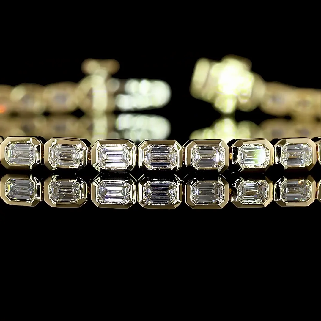 2.24 Cts 14k Yellow Gold Emerald Shape Tennis Bracelet - Image 2