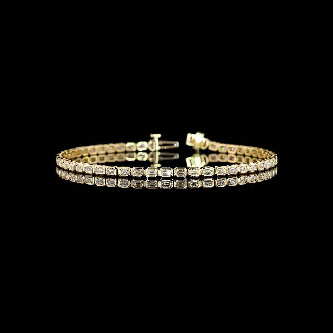 2.24 Cts 14k Yellow Gold Emerald Shape Tennis Bracelet - Video
