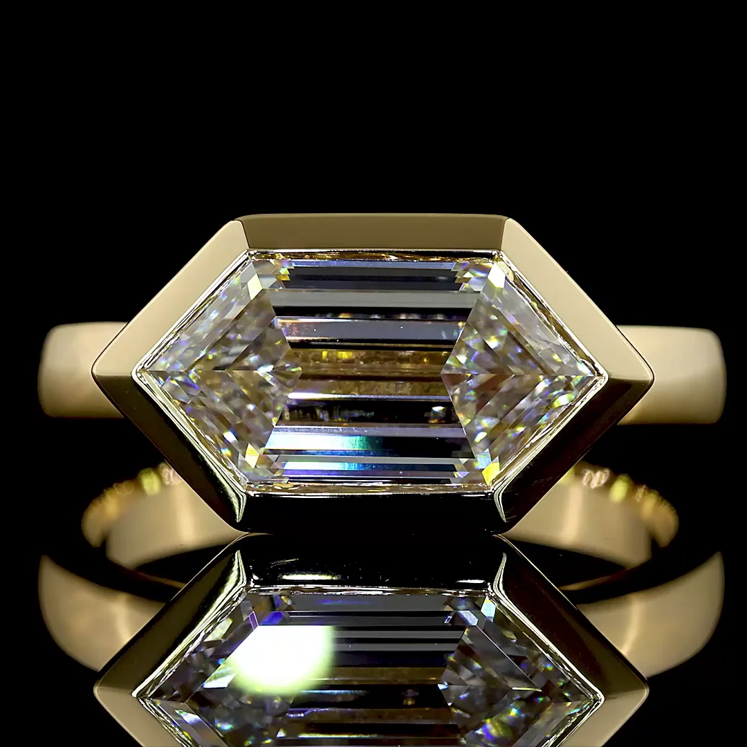 3.15 Cts 14k Yellow Gold Step Marquise Shape Solitaire Ring - Image 3