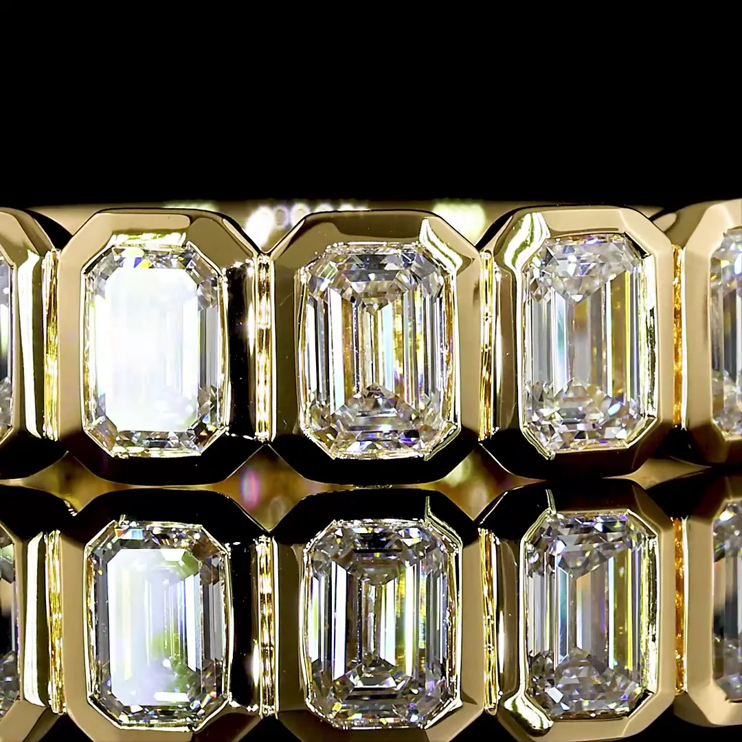 1.34 Cts 18k Yellow Gold Emerald Shape Half Eternity Eternity Band - Image 3