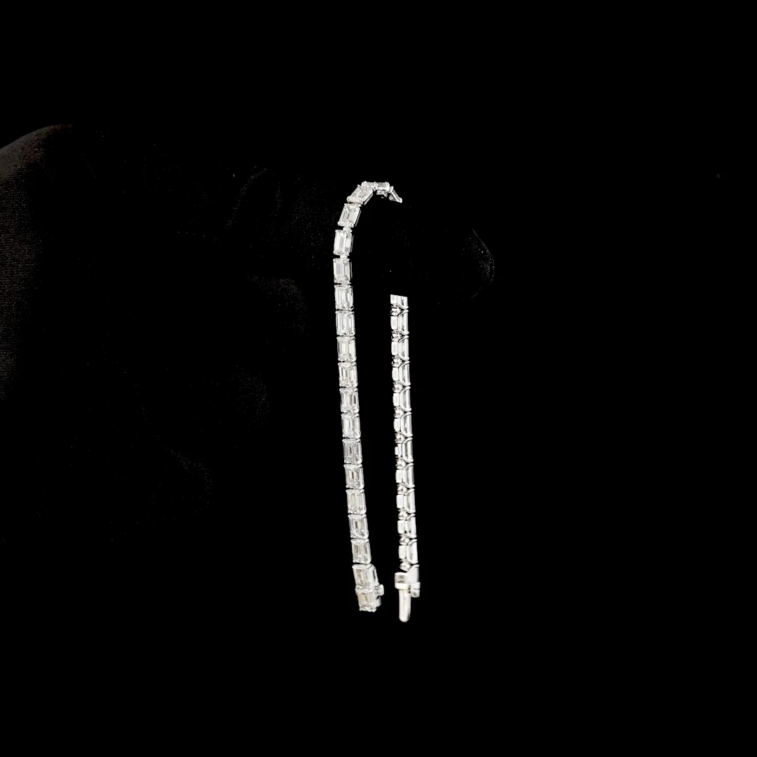 11.62 Cts 14k White Gold Emerald Shape Tennis Bracelet - Image 3