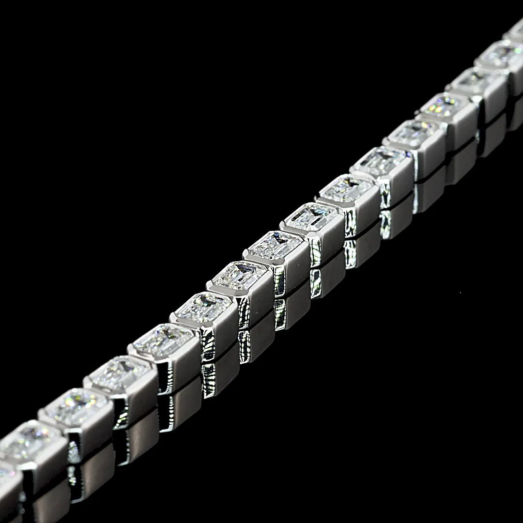 5.44 Cts 14k White Gold Emerald Shape Tennis Necklace - Image 3