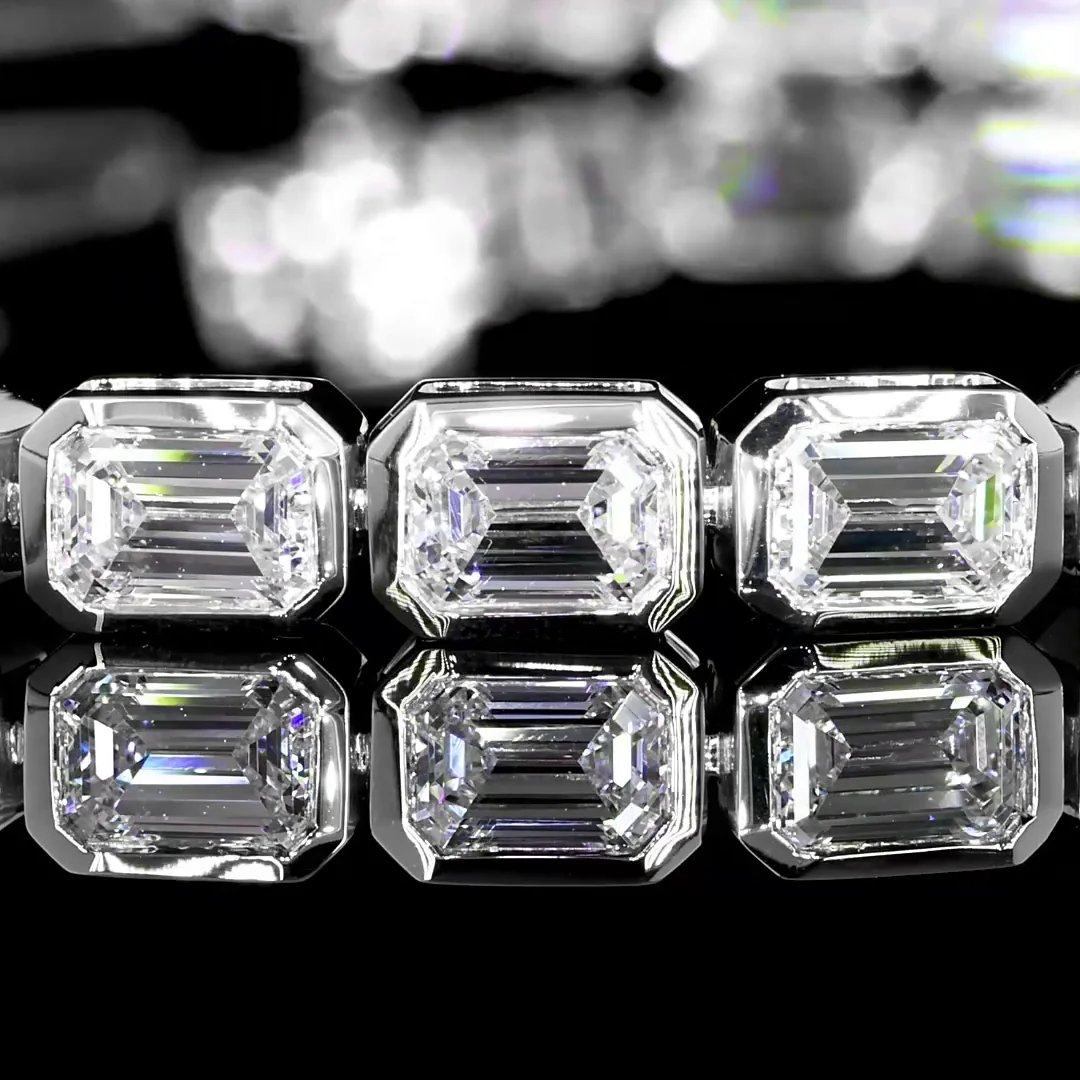 6.76 Cts 14k White Gold Emerald Shape Tennis Bracelet - Image 2