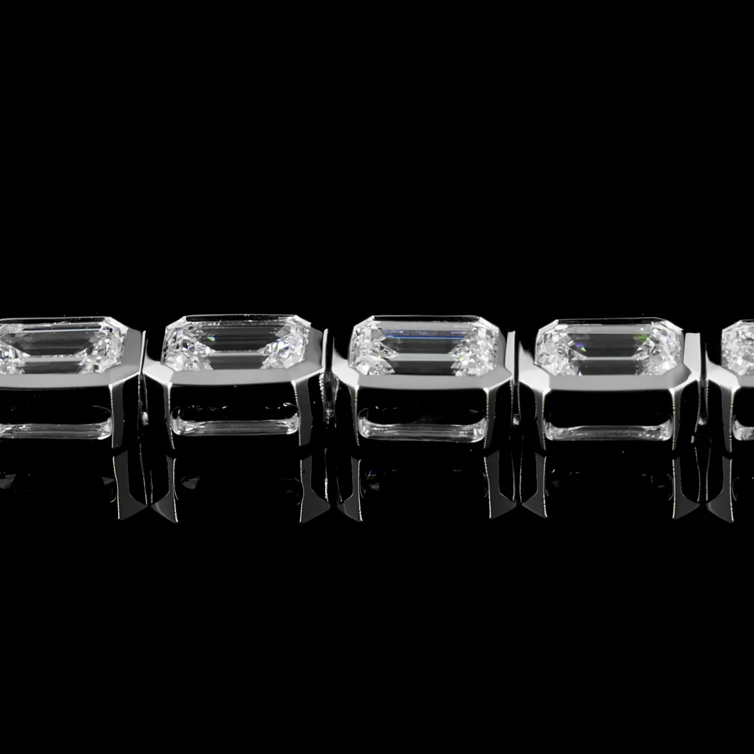 6.76 Cts 14k White Gold Emerald Shape Tennis Bracelet - Image 4