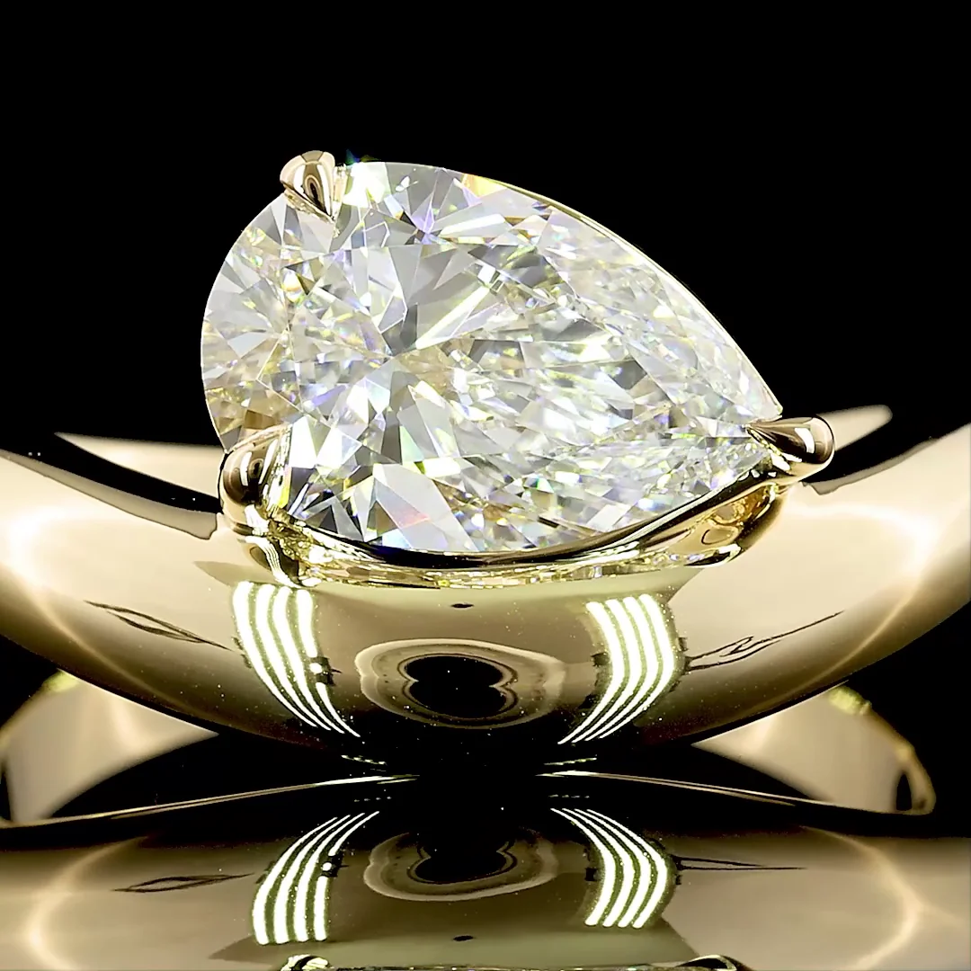 1.57 Cts 14k Yellow Gold Pear Shape Solitaire Ring - Image 2