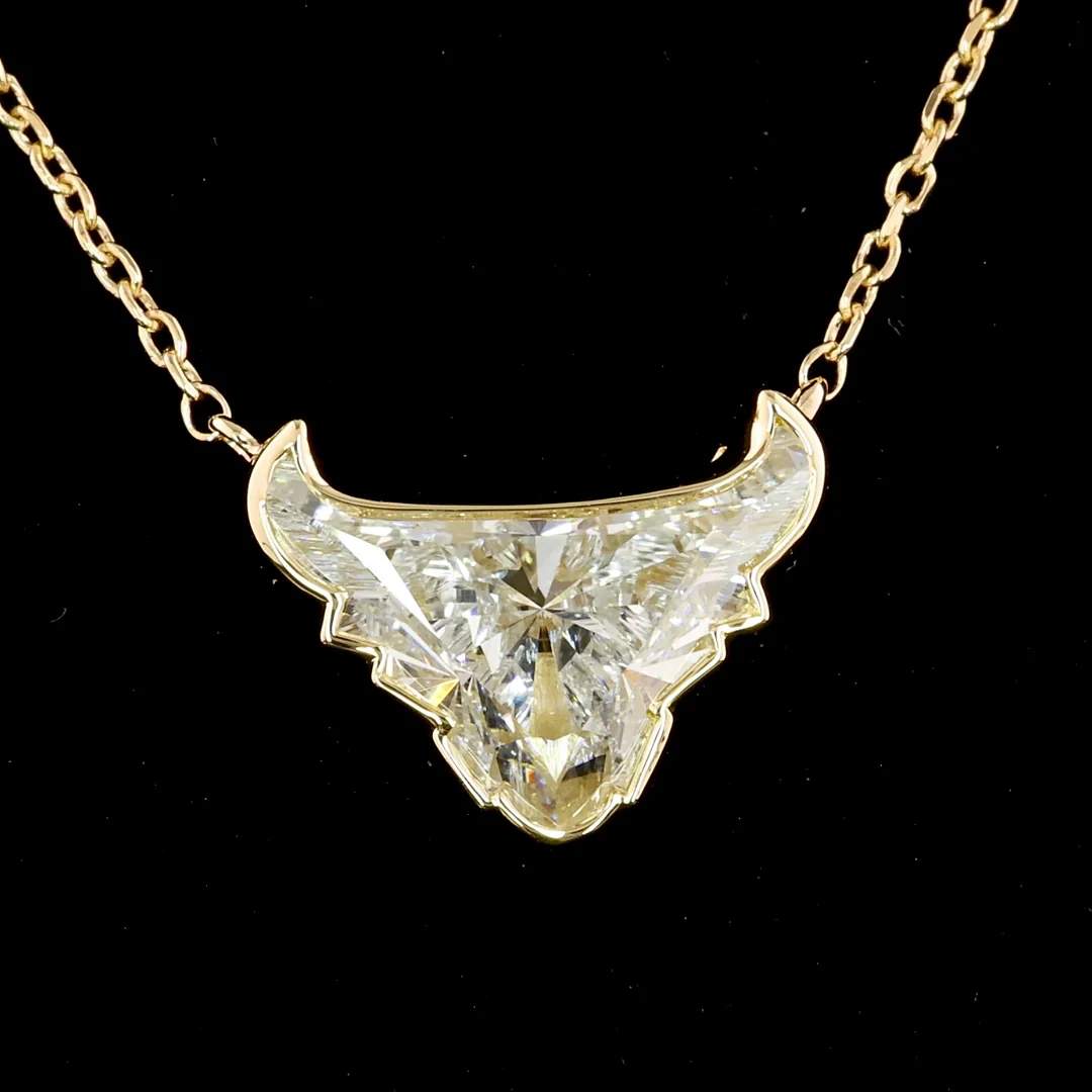 1.62 Cts 14k Yellow Gold Bull Shape Symbol Pendant - Image 2