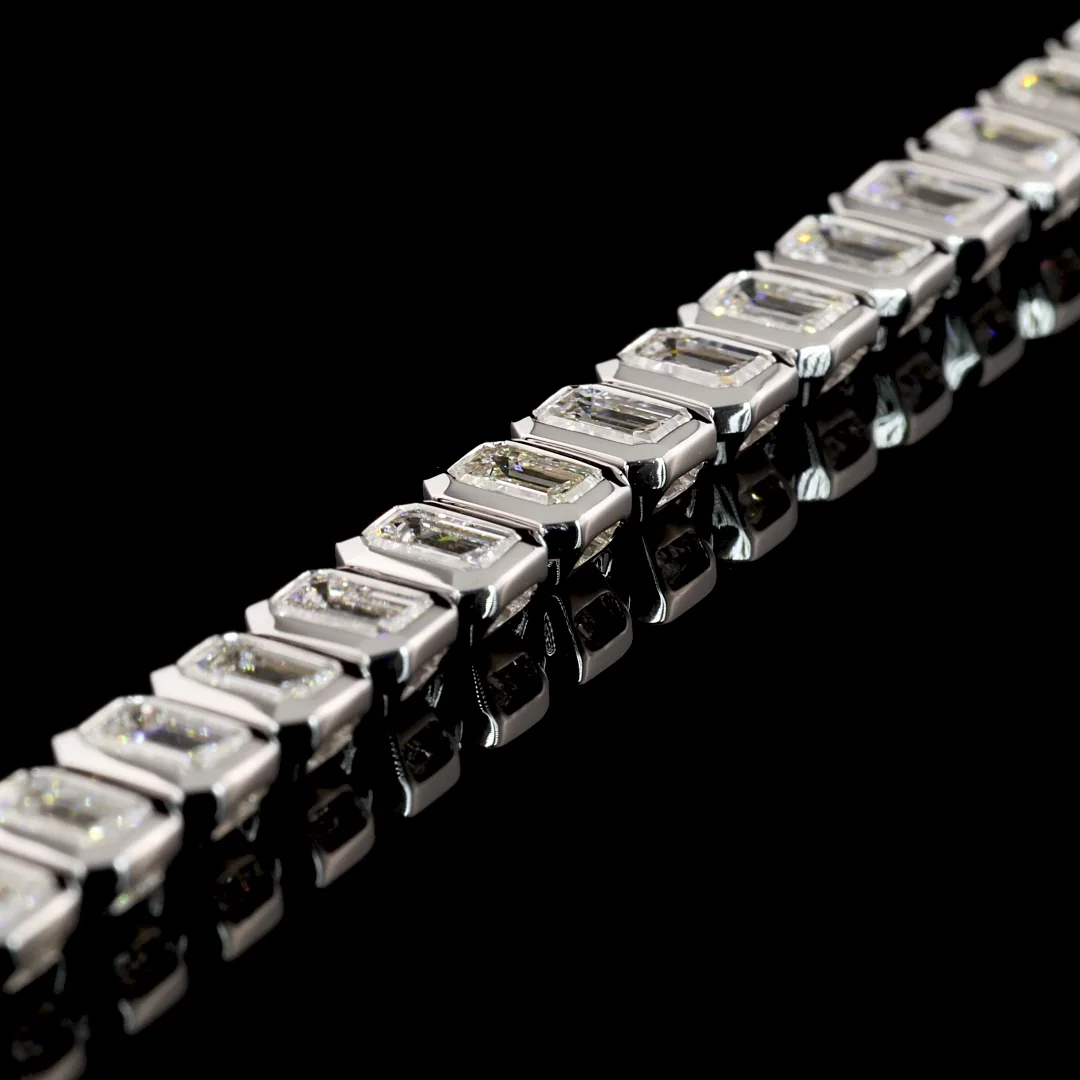 10.15 Cts 14k White Gold Emerald Shape Tennis Bracelet - Image 3