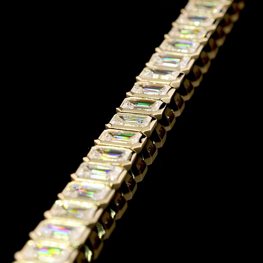 8.8 Cts 14k Yellow Gold Emerald Shape Tennis Bracelet - Image 3