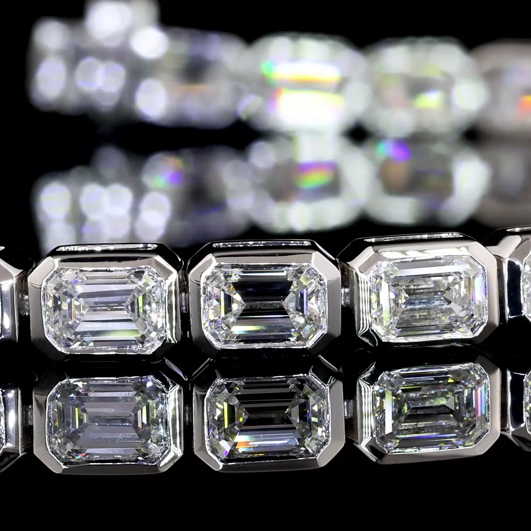 7.13 Cts 14k White Gold Emerald Shape Tennis Bracelet - Image 2