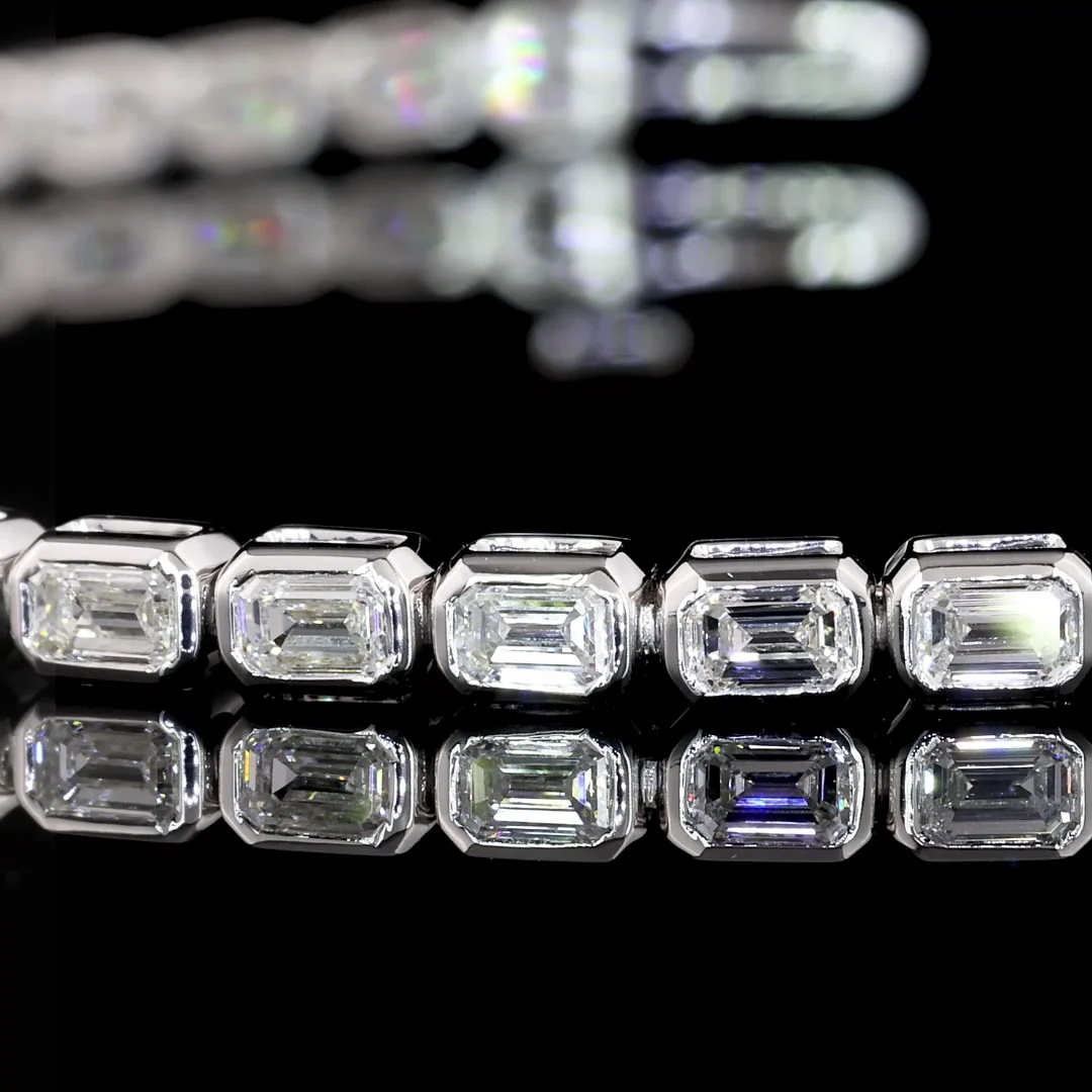 3.05 Cts 14k White Gold Emerald Shape Tennis Bracelet - Image 3
