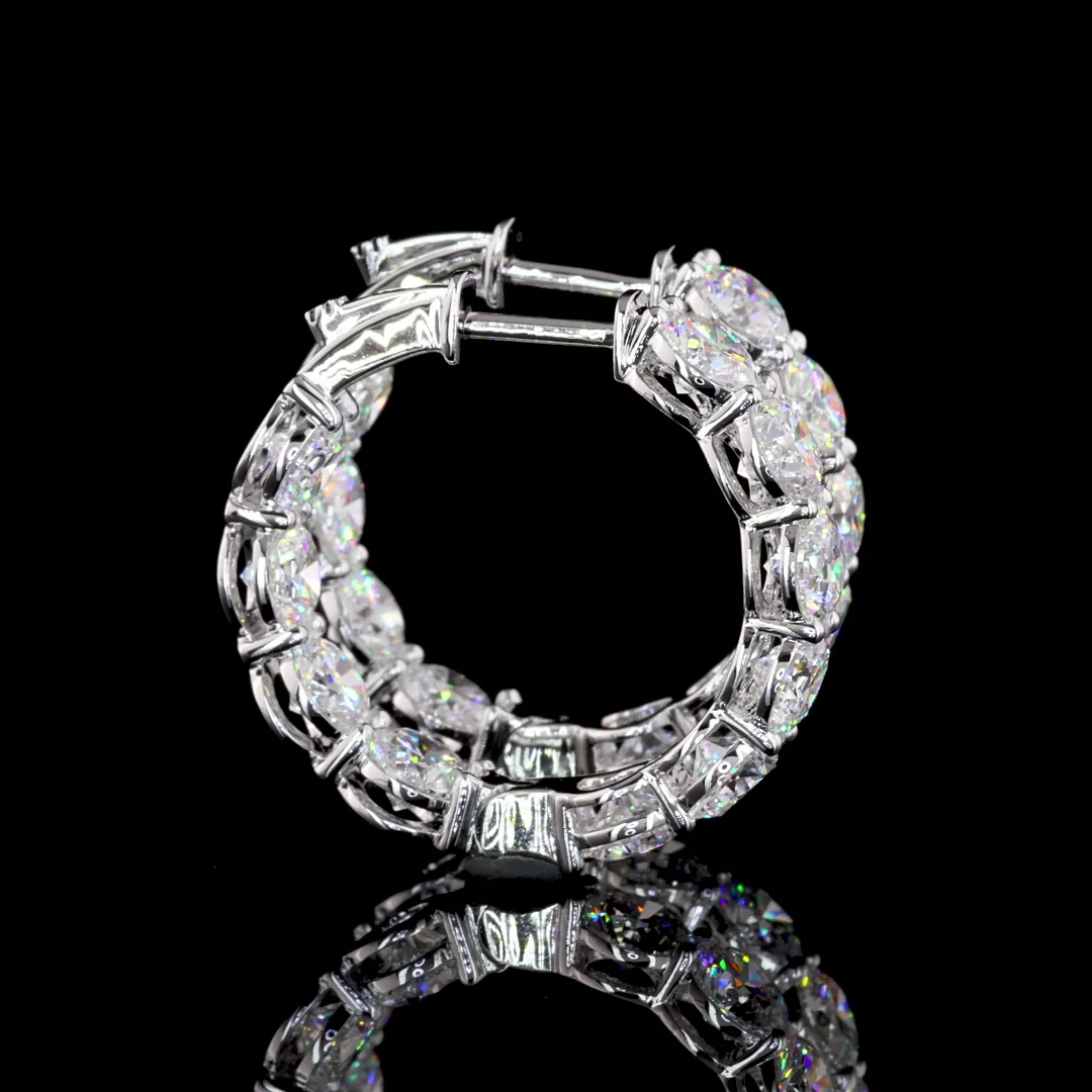 6.67 Cts 18k White Gold Round Shape Hoops Earring - Video