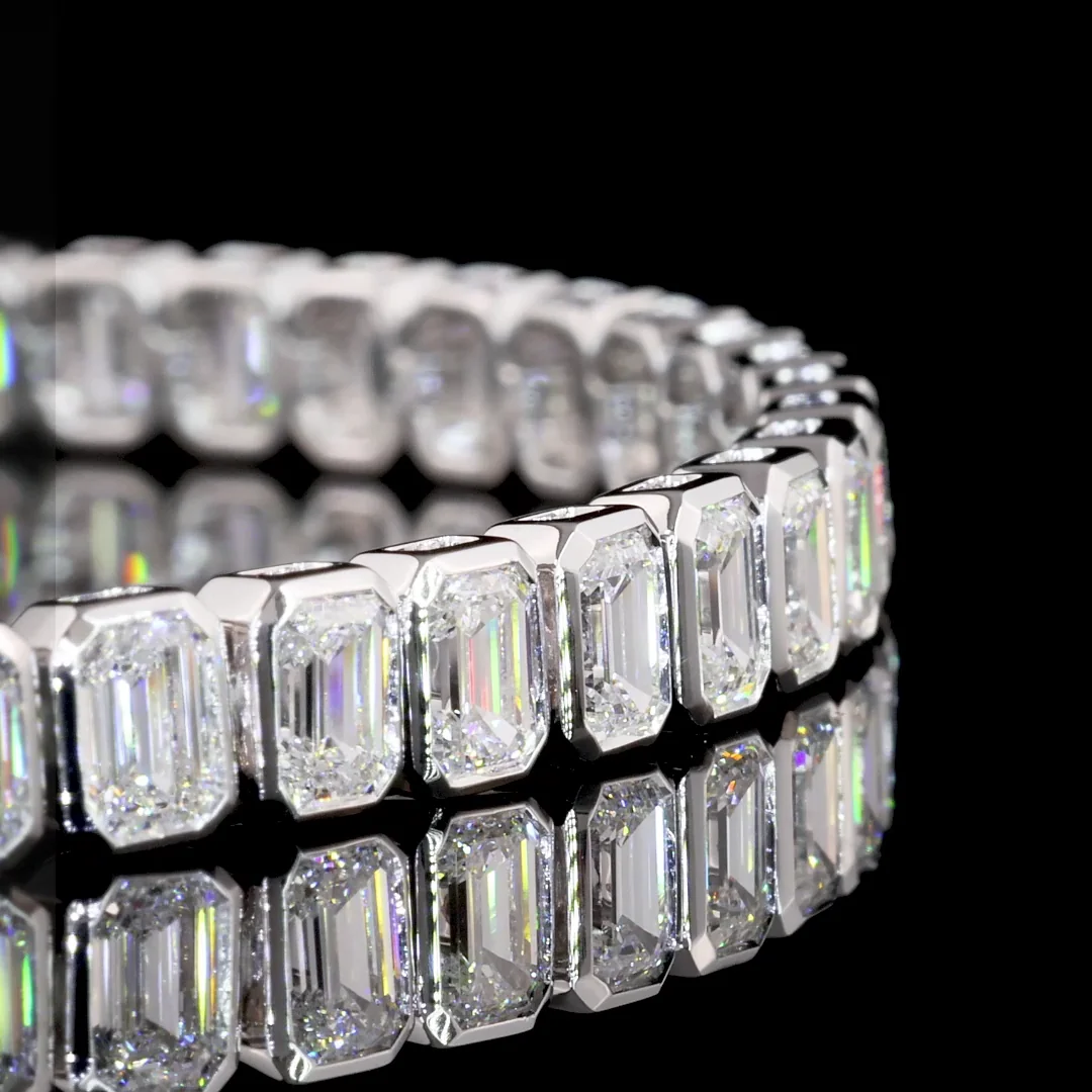 9.06 Cts 14k White Gold Emerald Shape Tennis Bracelet - Image 2