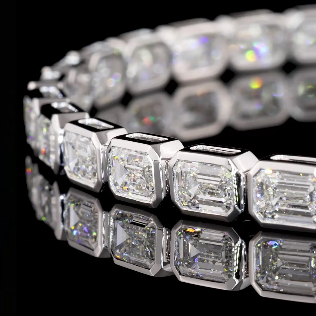 8.23 Cts 14k White Gold Emerald Shape Tennis Bracelet - Image 3