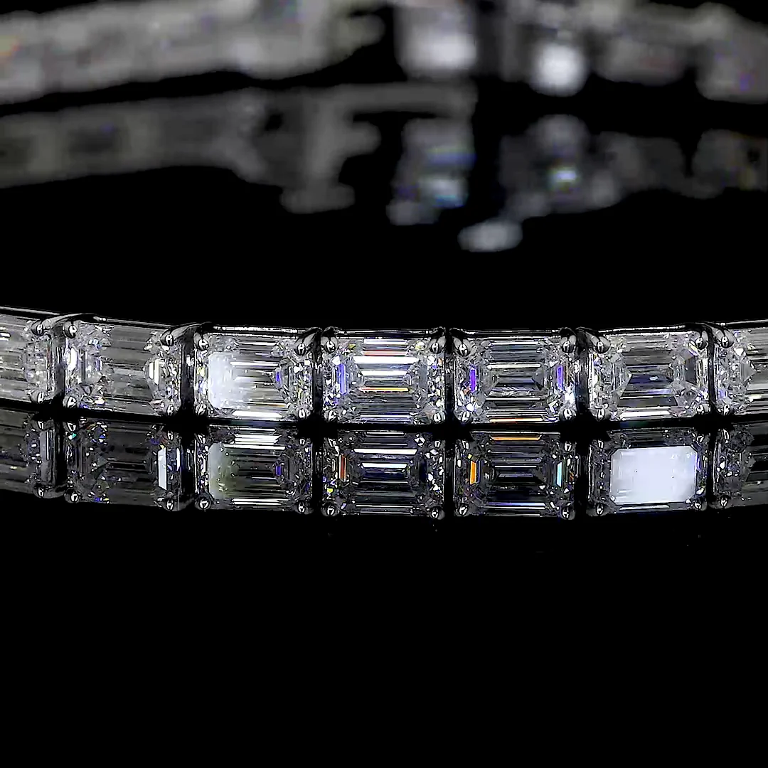 4.33 Cts 14k White Gold Emerald Shape Tennis Bracelet - Image 3