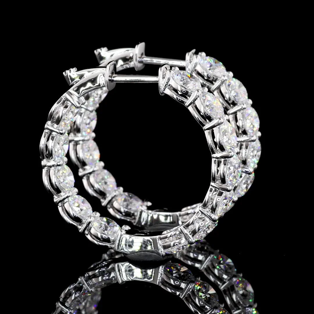 6.09 Cts 18k White Gold Round Shape Hoops Earring - Video
