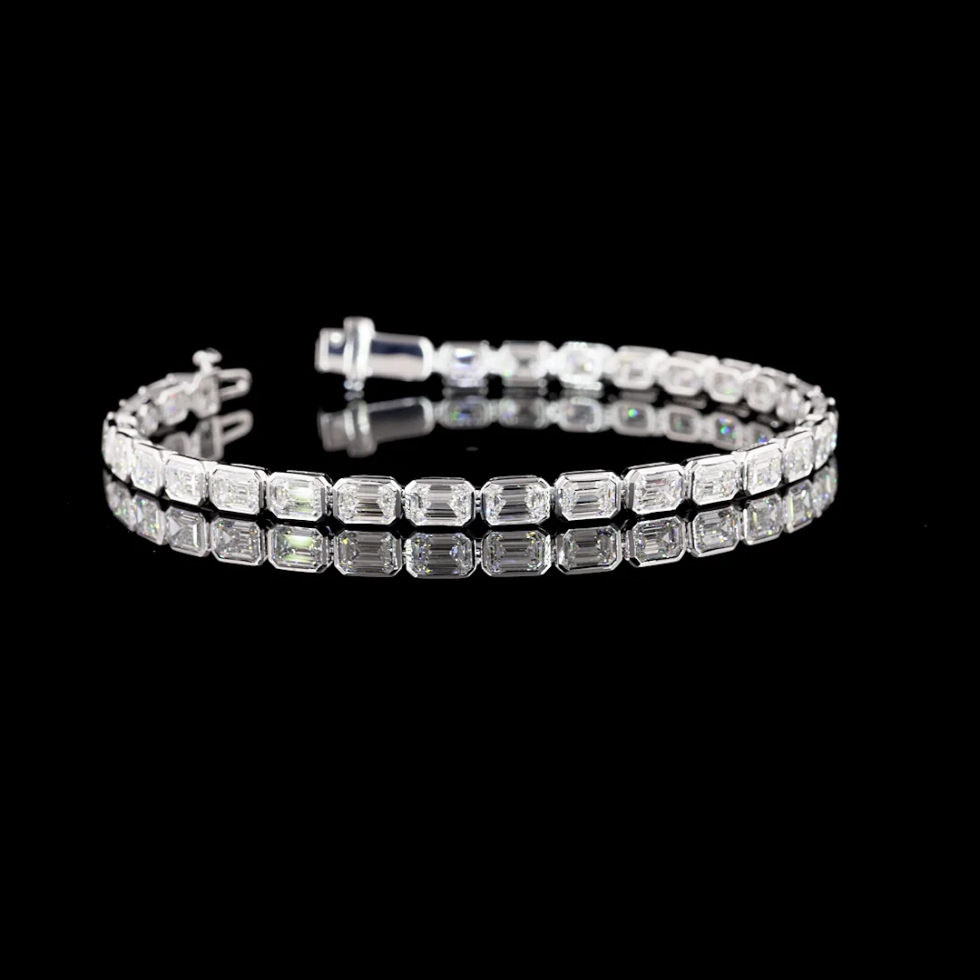 8.59 Cts 14k White Gold Emerald Shape Tennis Bracelet - Video